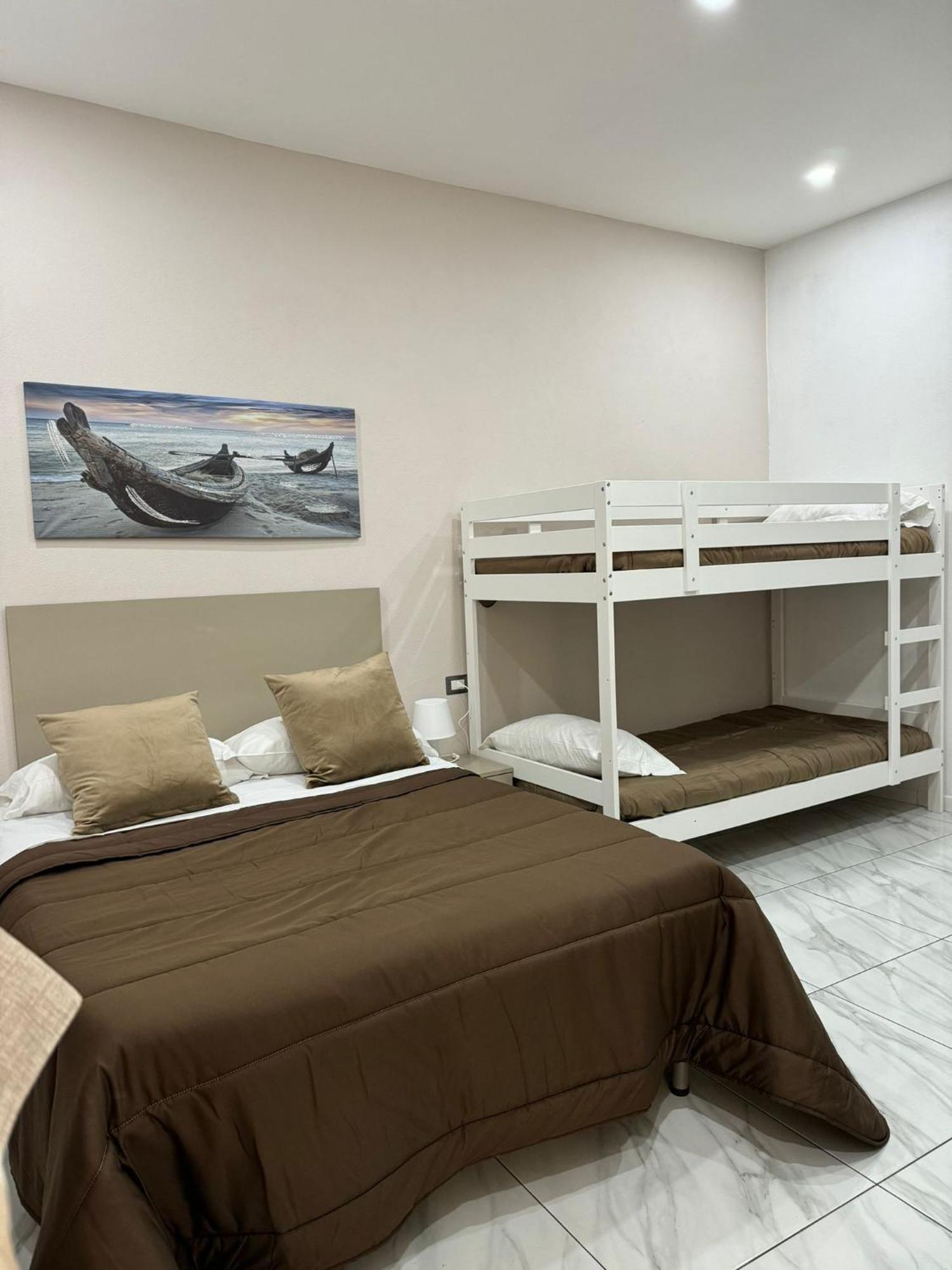 Toledo Terminal Center Apartment เนเปิลส์ ภายนอก รูปภาพ